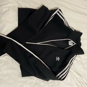 Cropped Adidas zip up sweater size M